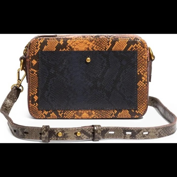 The Transport Camera Bag: Colorblock Snake Embossed Leather
MADEWELL - Picture 9 of 10